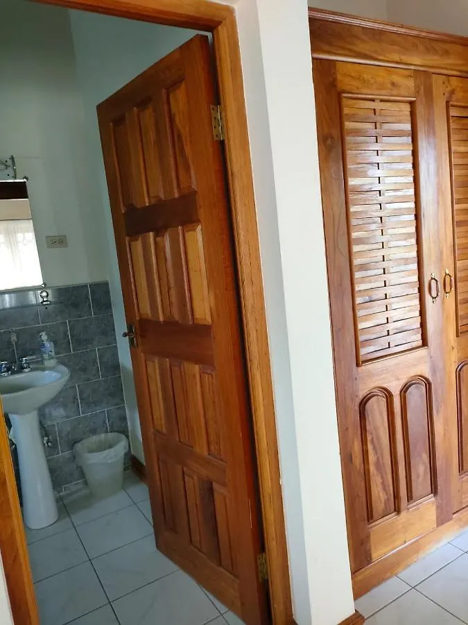 Zuri Enterprise Hotel Negril Vendégház