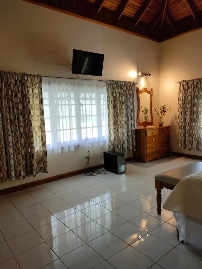 Zuri Enterprise Hotel Negril Vendégház